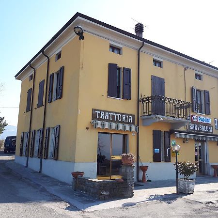 Отель Trattoria Cattani Медезано Экстерьер фото